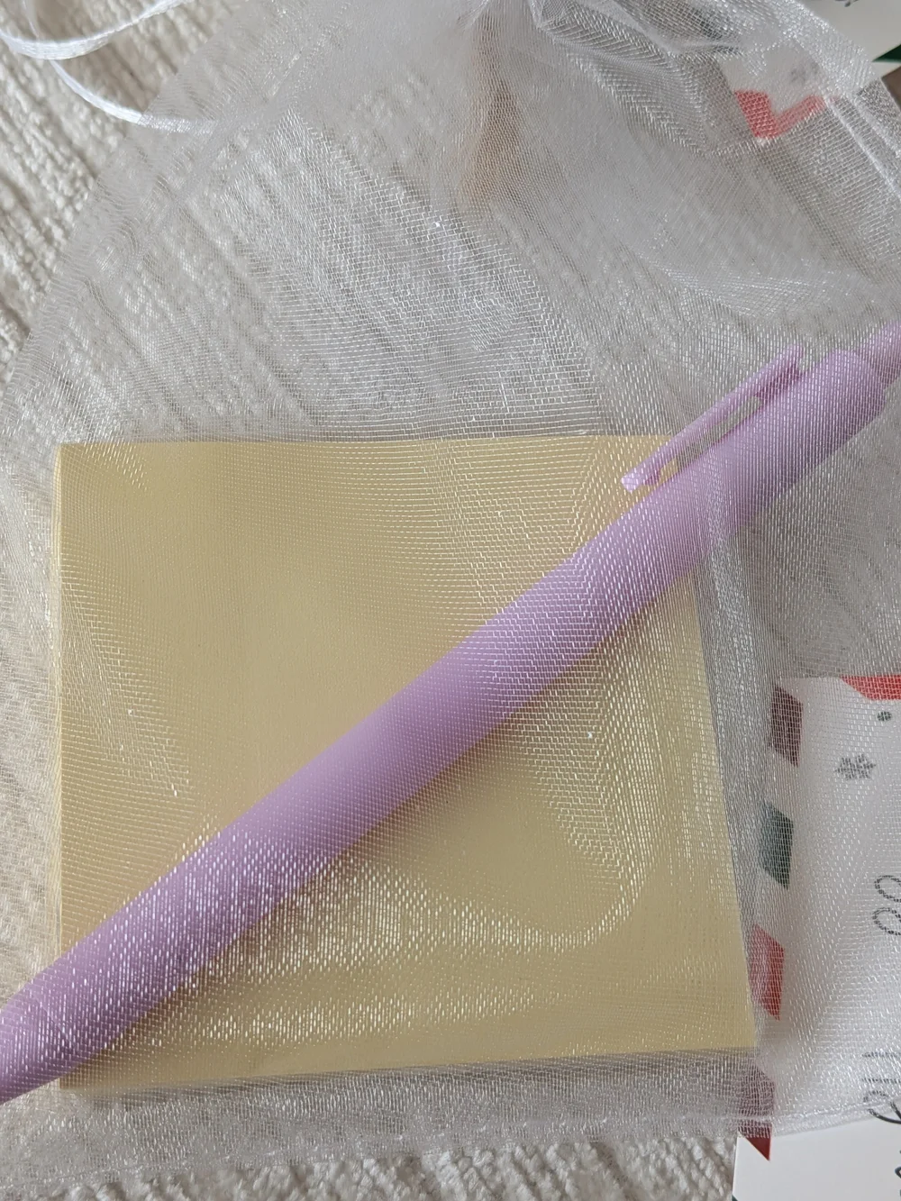 Pen With Pad  Gifts Set Of 9— With Large Card Wishing Happy Holidays